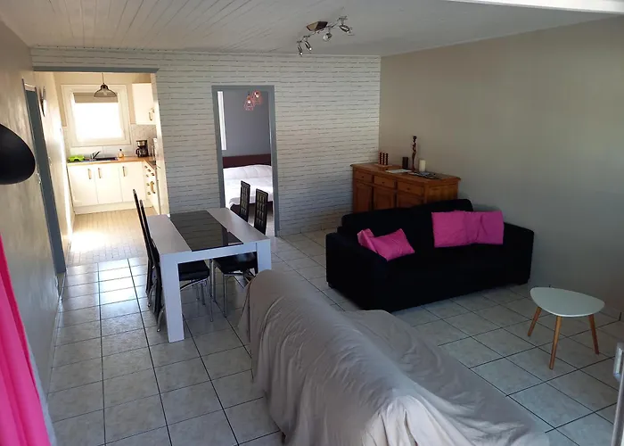 Spacieux Et Lumineux Secteur Petit Marché à 5 Min A Pied De La *